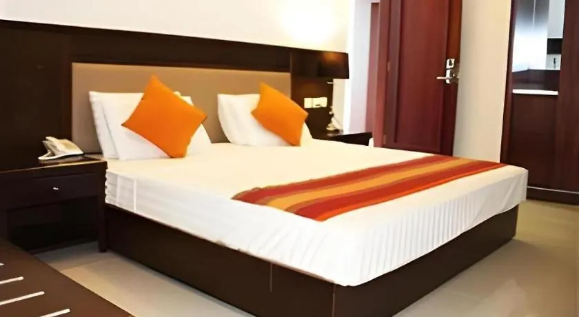 Sai Sea City Hotel Colombo 3*,